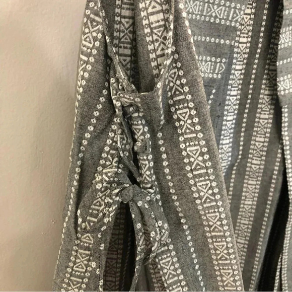 BCBGeneration Gray Stripe Open Longline Gray and White Vest Size Small NWT - Picture 6 of 8